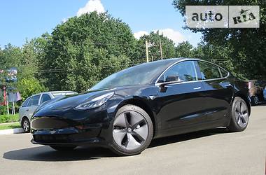 Седан Tesla Model 3 2018 в Киеве