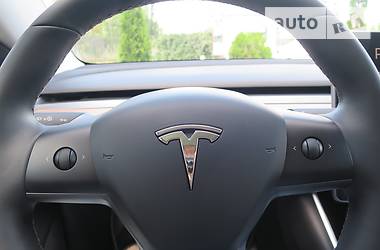 Седан Tesla Model 3 2018 в Киеве