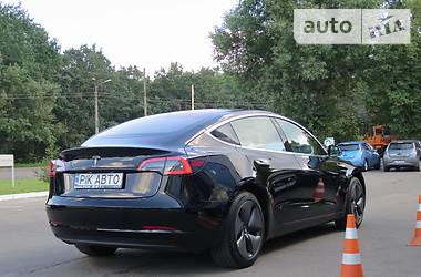 Седан Tesla Model 3 2018 в Киеве