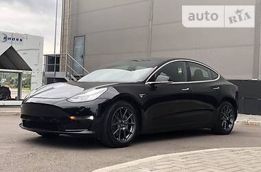 Седан Tesla Model 3 2018 в Киеве