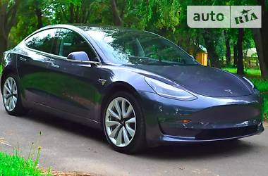 Седан Tesla Model 3 2018 в Киеве