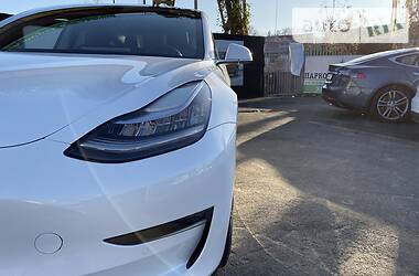 Седан Tesla Model 3 2018 в Киеве