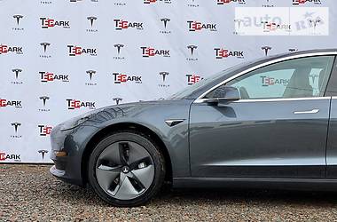 Седан Tesla Model 3 2018 в Киеве