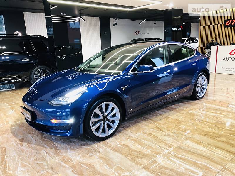 Седан Tesla Model 3 2018 в 