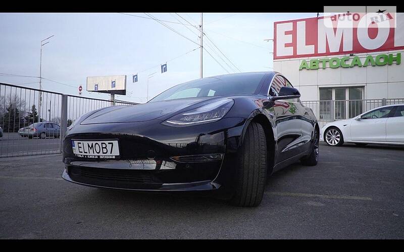 Седан Tesla Model 3 2018 в Києві