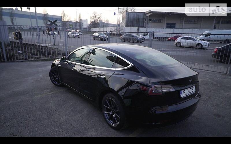 Седан Tesla Model 3 2018 в Києві