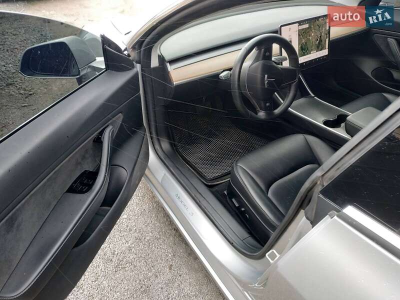 Седан Tesla Model 3 2018 в Житомире