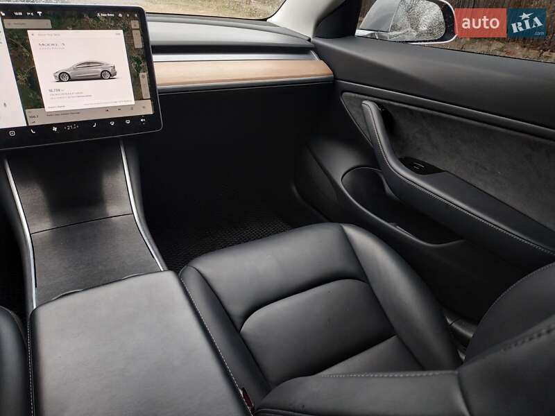 Седан Tesla Model 3 2018 в Житомире