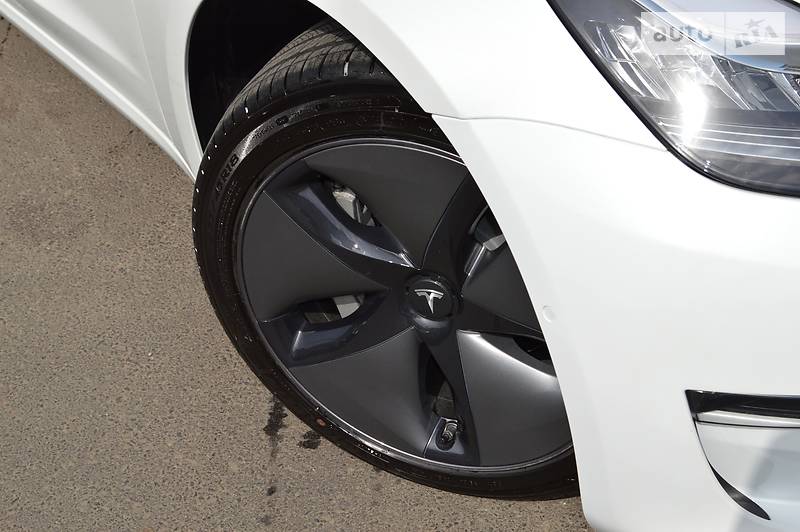 Седан Tesla Model 3 2019 в Одесі