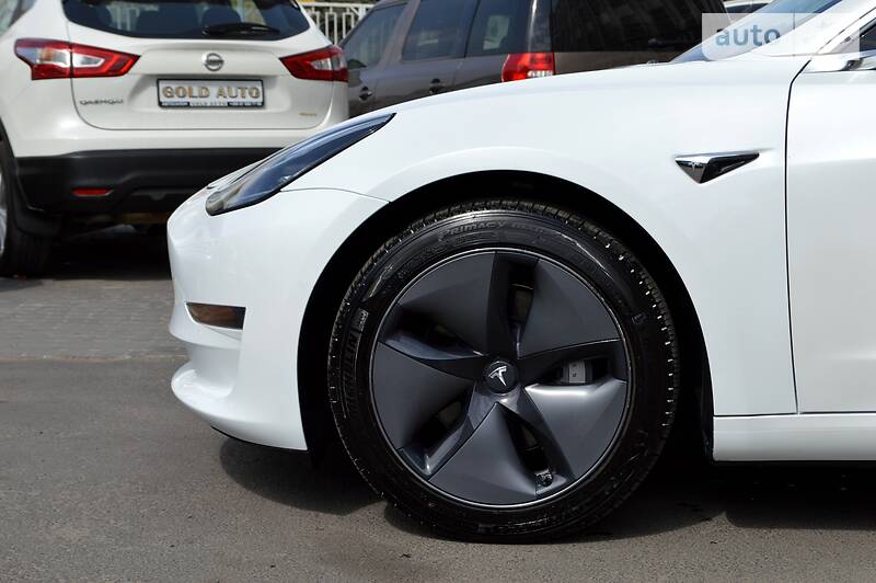 Седан Tesla Model 3 2019 в Одесі