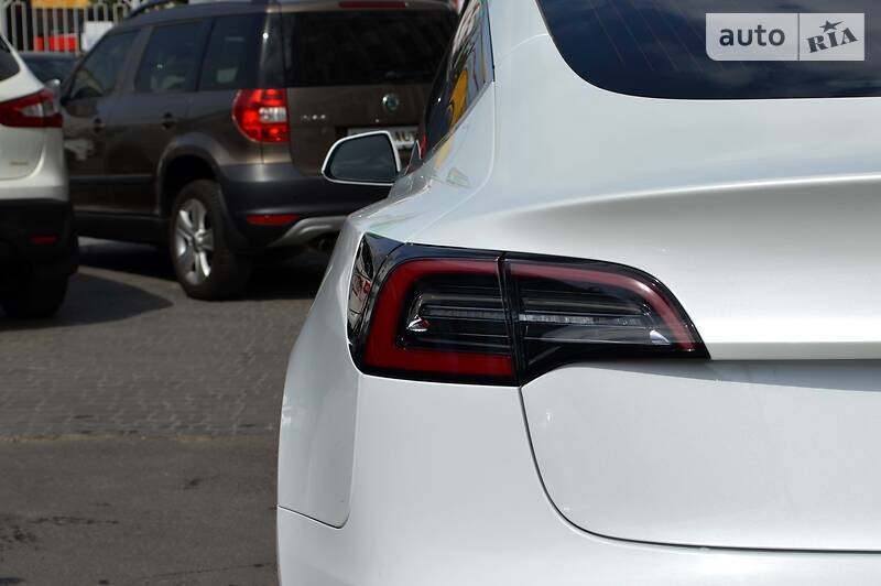 Седан Tesla Model 3 2019 в Одесі