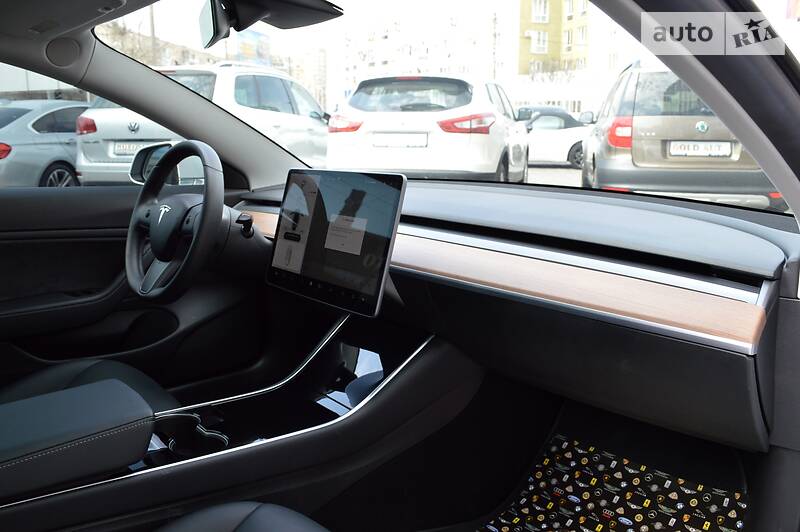 Седан Tesla Model 3 2019 в Одесі