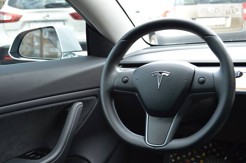Седан Tesla Model 3 2019 в Одесі