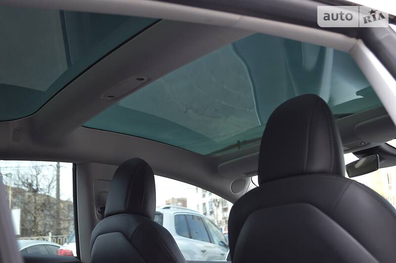 Седан Tesla Model 3 2019 в Одесі