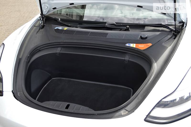 Седан Tesla Model 3 2019 в Одесі