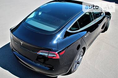 Седан Tesla Model 3 2019 в 