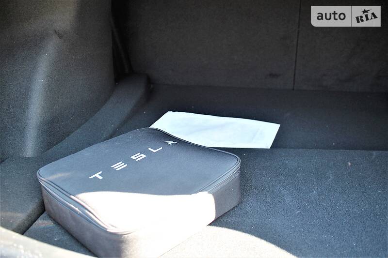 Седан Tesla Model 3 2019 в Києві