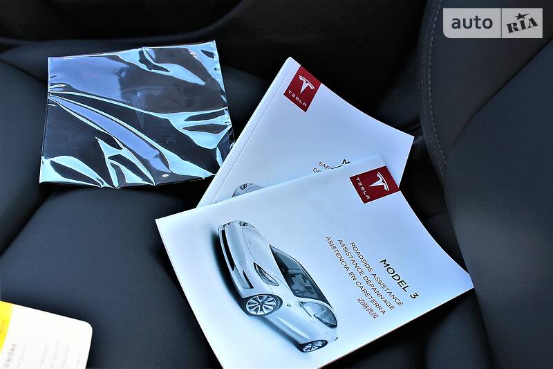 Седан Tesla Model 3 2019 в Києві