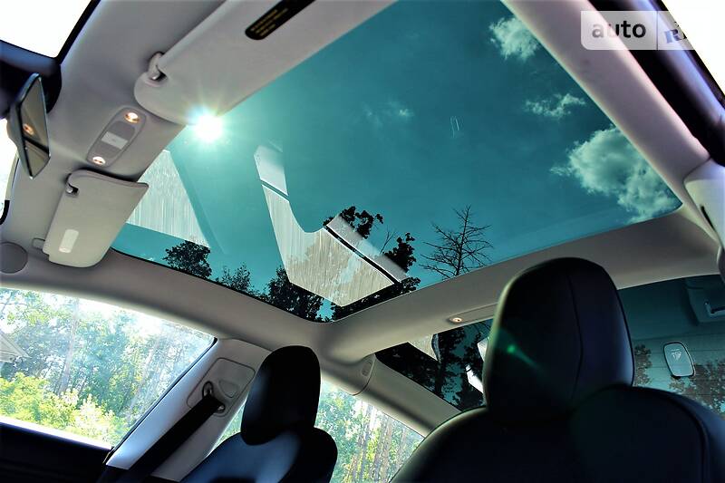 Седан Tesla Model 3 2019 в Києві