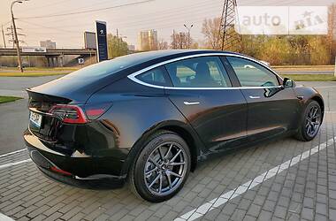 Седан Tesla Model 3 2019 в Киеве