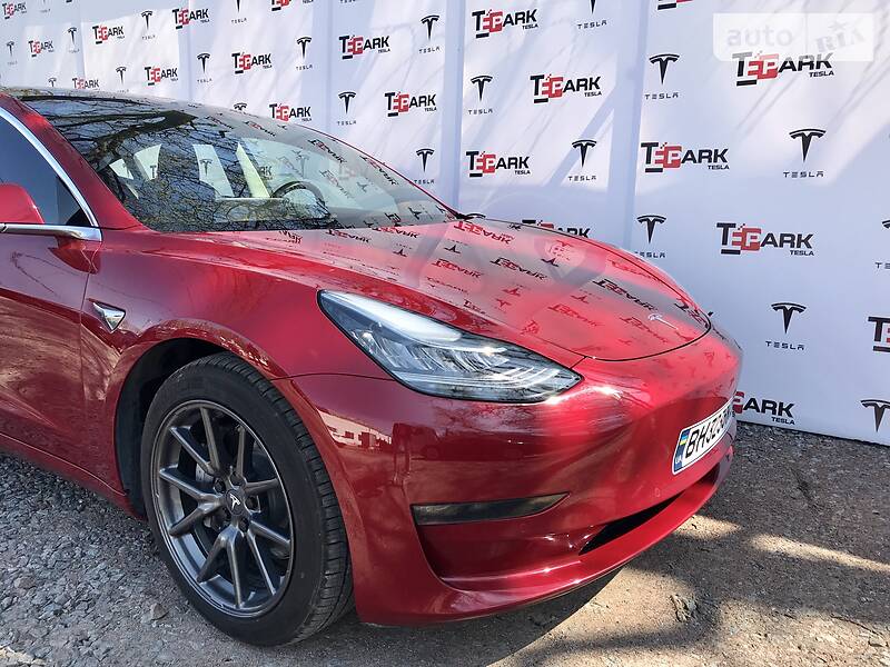 Седан Tesla Model 3 2018 в Киеве