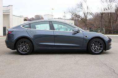 Седан Tesla Model 3 2018 в 