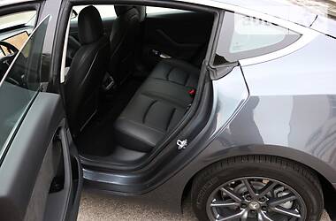 Седан Tesla Model 3 2018 в 