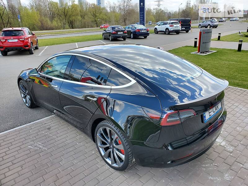 Седан Tesla Model 3 2019 в Києві