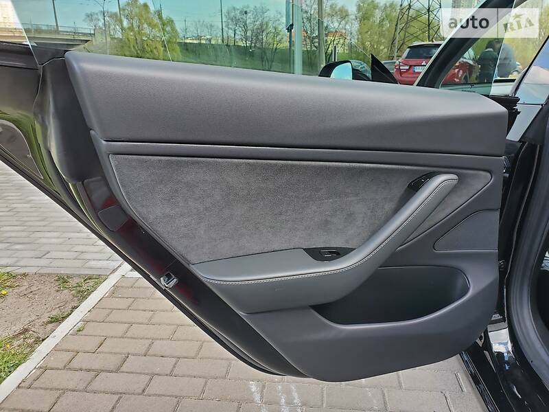 Седан Tesla Model 3 2019 в Києві