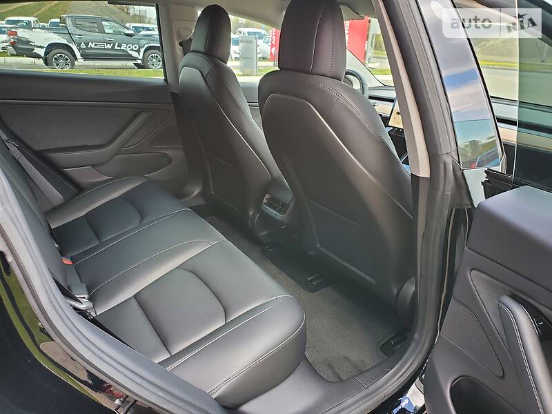 Седан Tesla Model 3 2019 в Києві