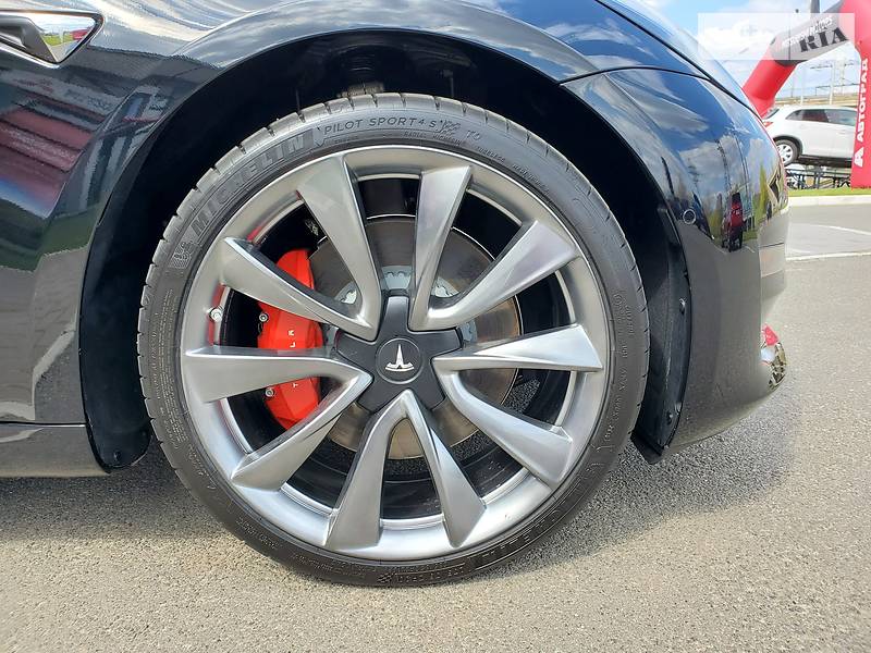 Седан Tesla Model 3 2019 в Києві