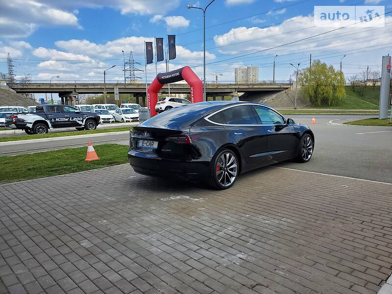 Седан Tesla Model 3 2019 в Києві