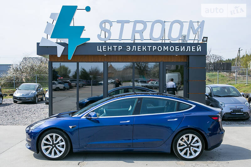 Седан Tesla Model 3 2018 в 