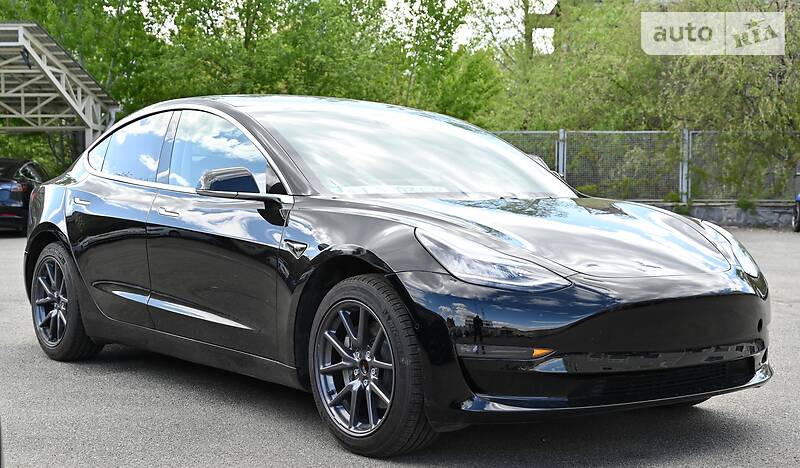 Седан Tesla Model 3 2019 в Киеве