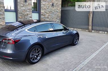 Седан Tesla Model 3 2018 в Киеве