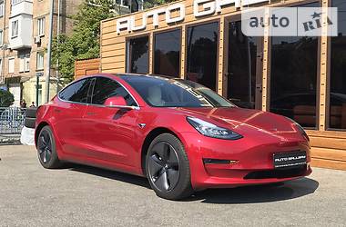 Седан Tesla Model 3 2018 в Киеве фото Седан Tesla Model 3 2018 в Киеве
