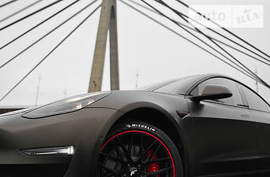 Седан Tesla Model 3 2018 в 