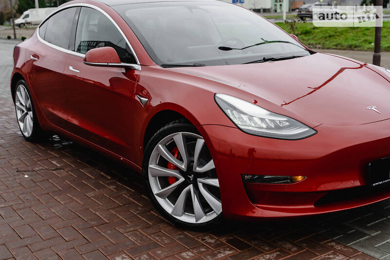 Седан Tesla Model 3 2018 в Хусті