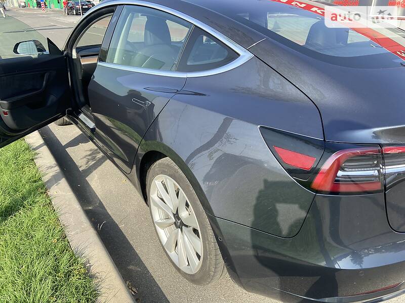 Седан Tesla Model 3 2018 в Киеве