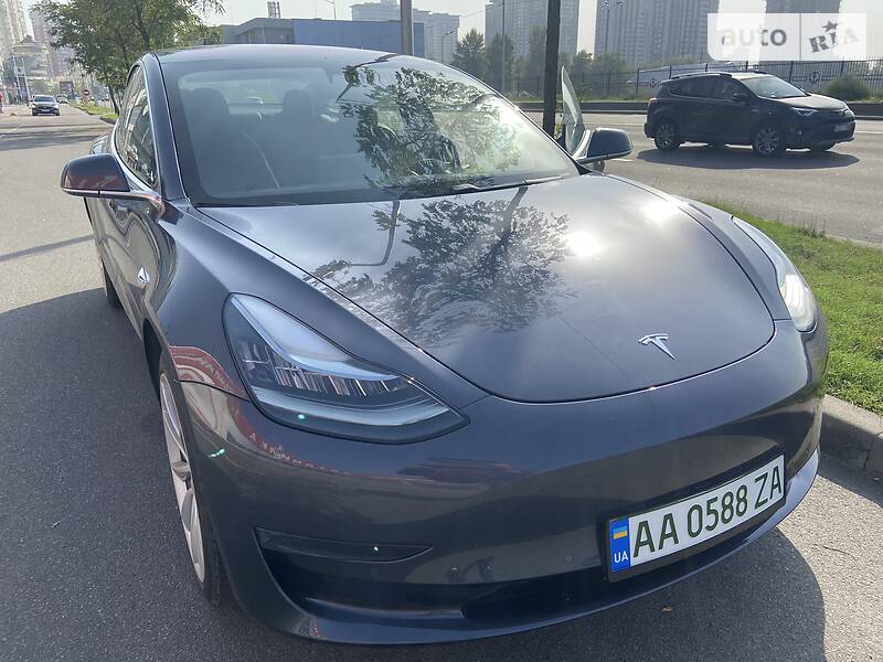 Седан Tesla Model 3 2018 в Киеве