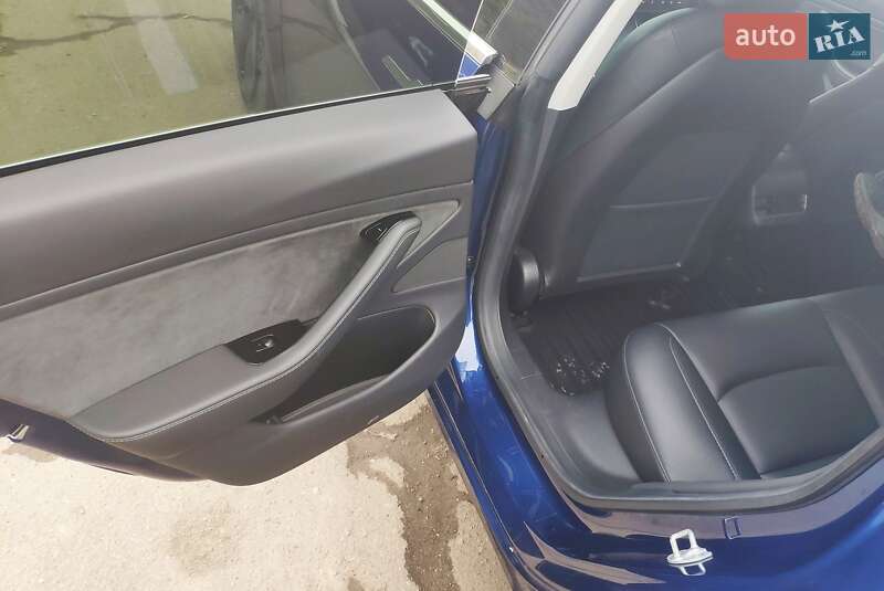 Седан Tesla Model 3 2019 в Одессе