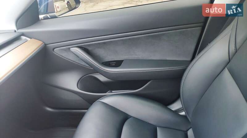 Седан Tesla Model 3 2019 в Одессе