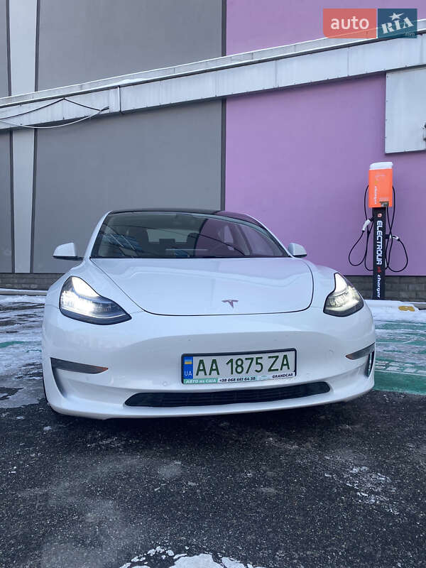 Седан Tesla Model 3 2019 в Киеве