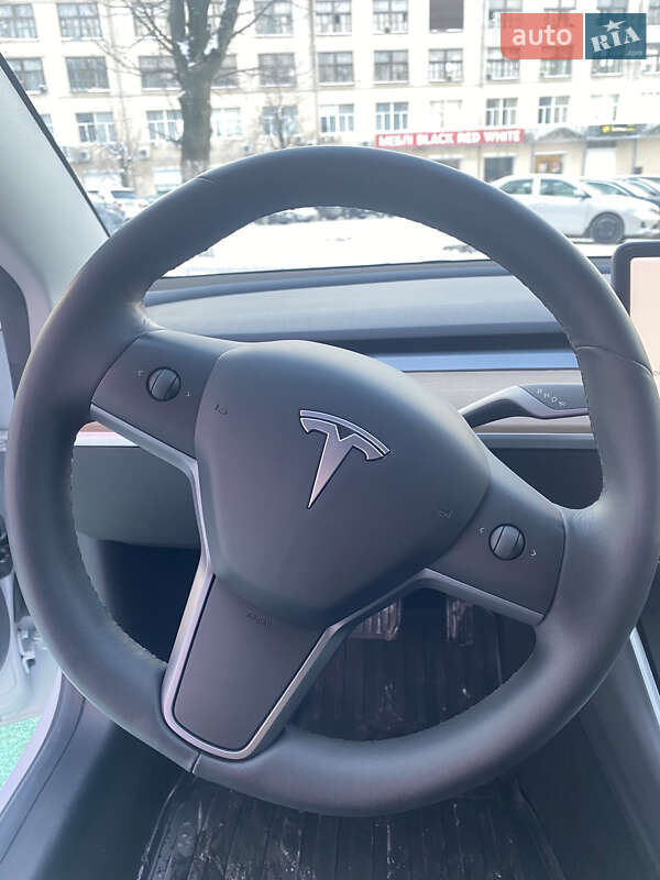 Седан Tesla Model 3 2019 в Киеве