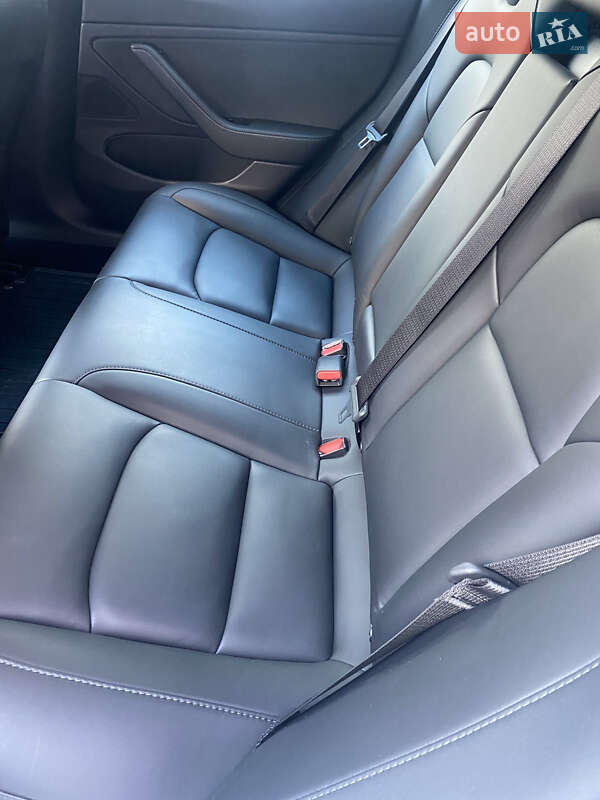 Седан Tesla Model 3 2019 в Киеве