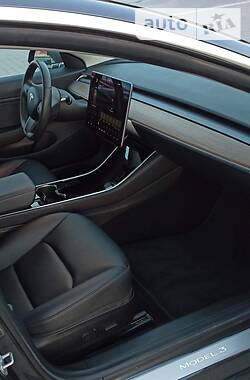 Седан Tesla Model 3 2019 в Стрые