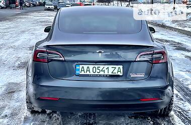 Седан Tesla Model 3 2019 в Киеве