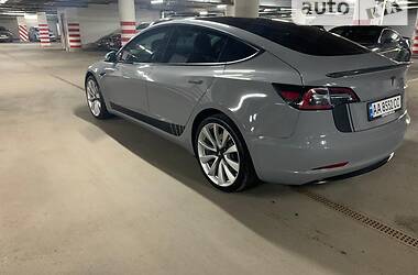 Седан Tesla Model 3 2018 в Киеве