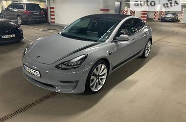 Седан Tesla Model 3 2018 в Киеве