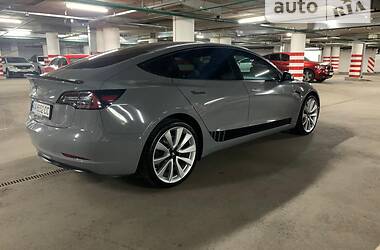 Седан Tesla Model 3 2018 в Киеве